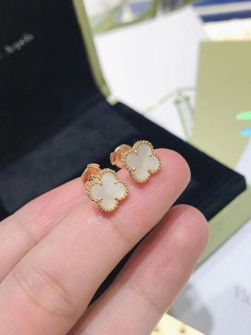 Van Cleef & Arpels White Mother-of-Pearl Alhambra Clover Stud Earrings in Gold - Picture 5 of 8